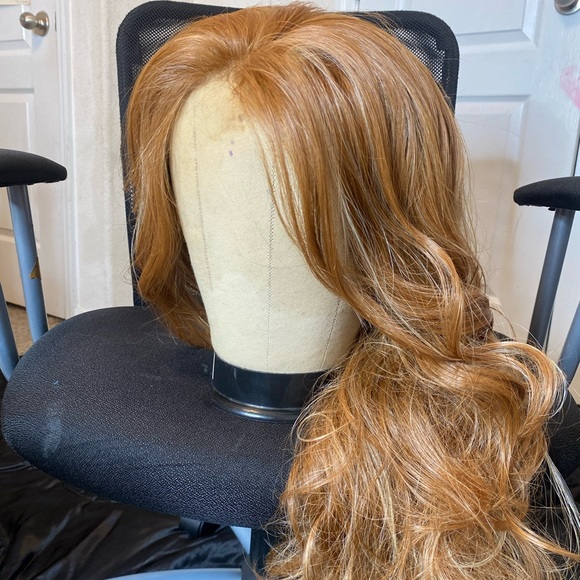 Used Lace Honey Blonde Wavy Wig - Picture 9 of 16